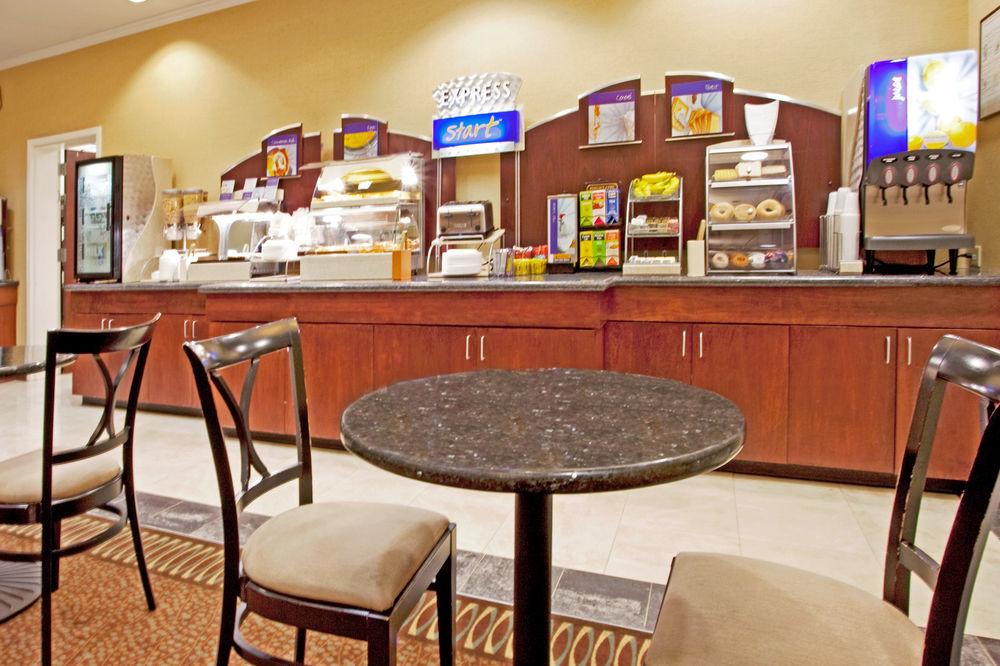 Holiday Inn Express & Suites Columbus At Northlake By Ihg Экстерьер фото
