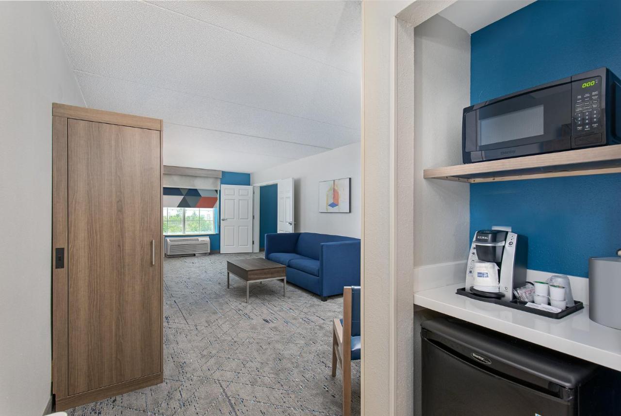 Holiday Inn Express & Suites Columbus At Northlake By Ihg Экстерьер фото