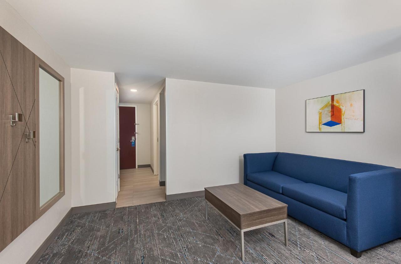 Holiday Inn Express & Suites Columbus At Northlake By Ihg Экстерьер фото