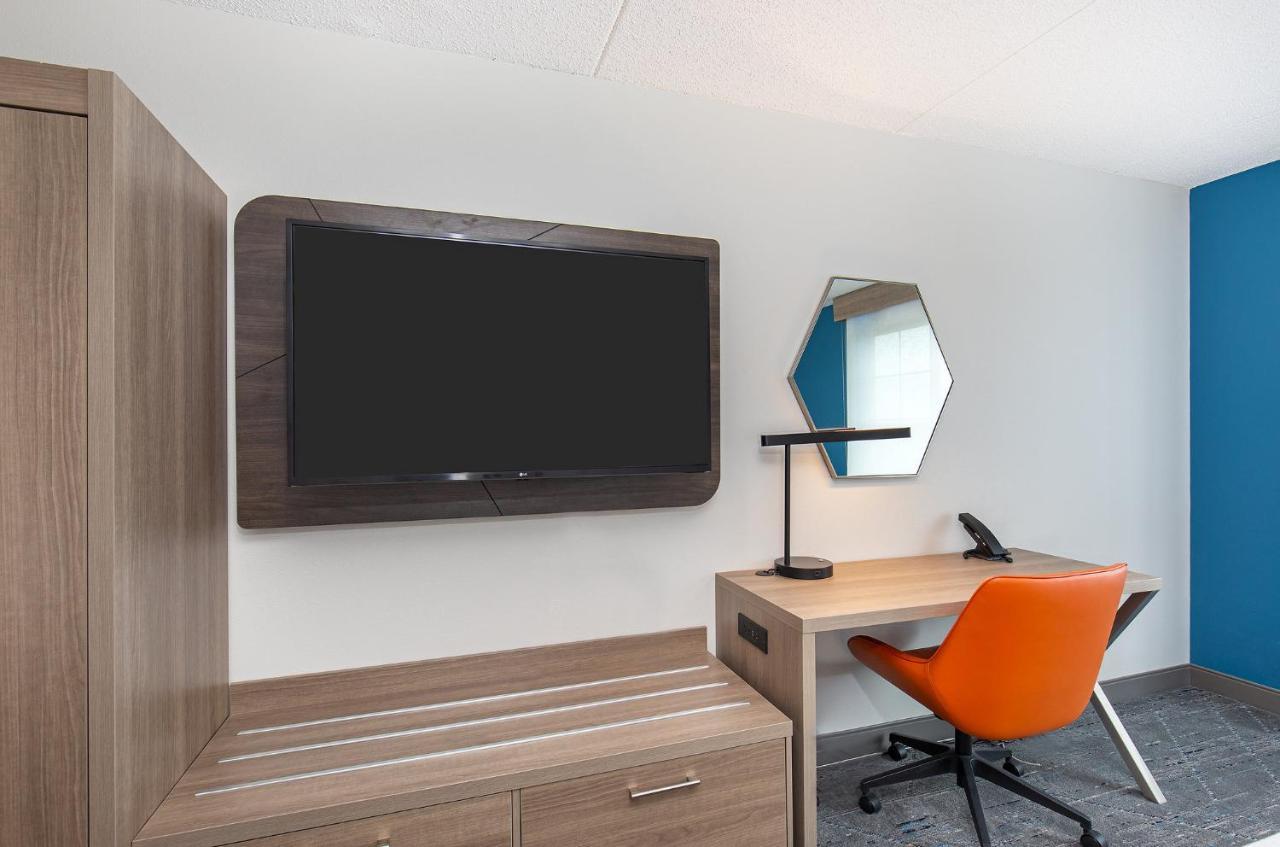 Holiday Inn Express & Suites Columbus At Northlake By Ihg Экстерьер фото