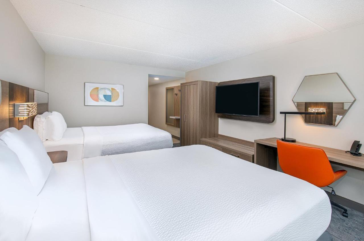 Holiday Inn Express & Suites Columbus At Northlake By Ihg Экстерьер фото