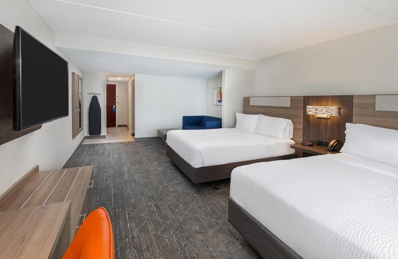 Holiday Inn Express & Suites Columbus At Northlake By Ihg Экстерьер фото