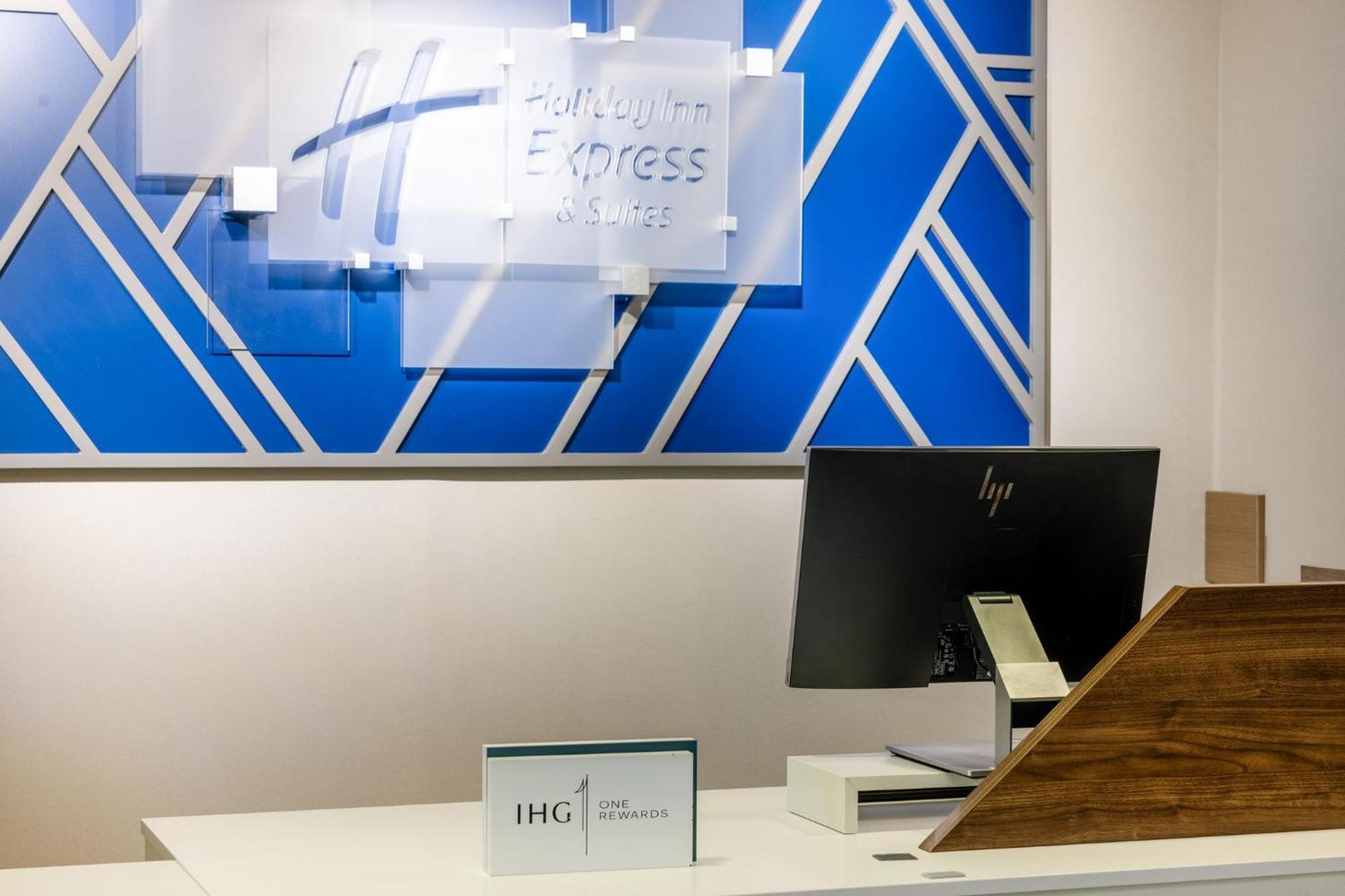 Holiday Inn Express & Suites Columbus At Northlake By Ihg Экстерьер фото