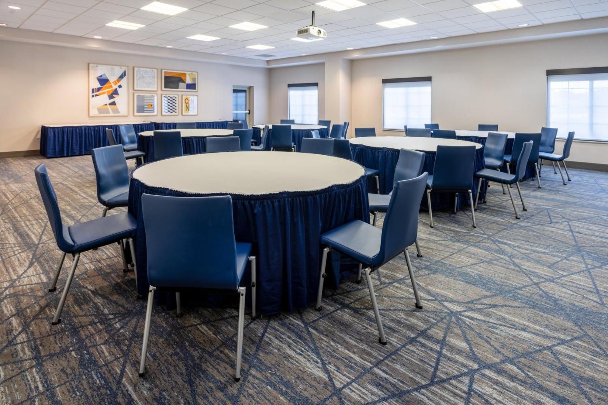Holiday Inn Express & Suites Columbus At Northlake By Ihg Экстерьер фото