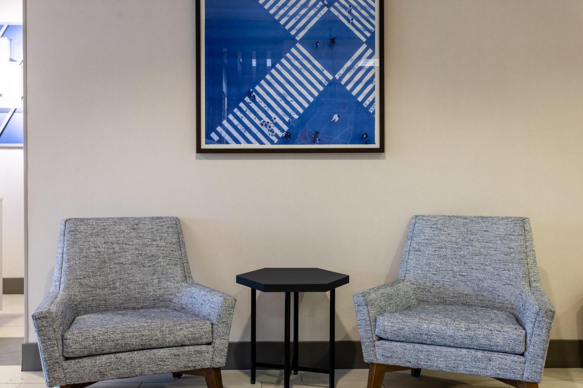 Holiday Inn Express & Suites Columbus At Northlake By Ihg Экстерьер фото