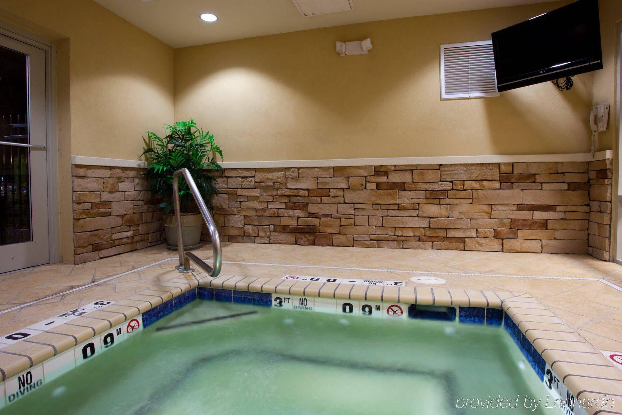 Holiday Inn Express & Suites Columbus At Northlake By Ihg Экстерьер фото
